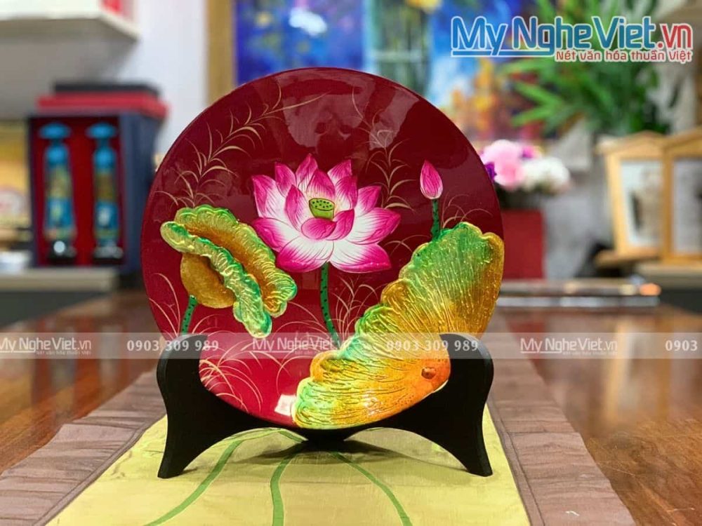 Tranh đĩa sơn mài hoa sen đắp nổi D25 (nền đỏ)
