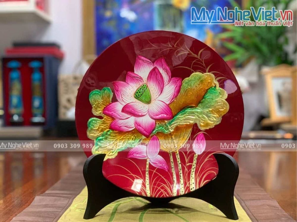 Tranh đĩa sơn mài hoa sen đắp nổi D25 (nền đỏ)