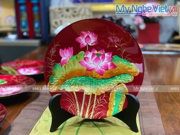 Tranh đĩa sơn mài hoa sen đắp nổi D25 (nền đỏ)