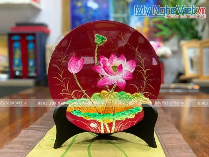 Tranh đĩa sơn mài hoa sen đắp nổi D25 (nền đỏ)