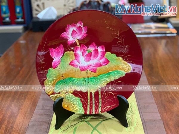 Tranh đĩa sơn mài hoa sen đắp nổi D30 MNV-SMA430/D30cm (nền đỏ)