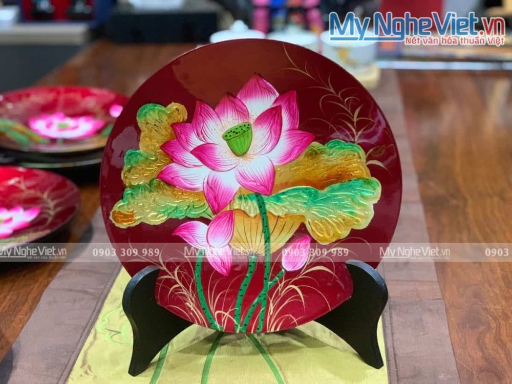 Tranh đĩa sơn mài hoa sen đắp nổi D25 (nền đỏ)