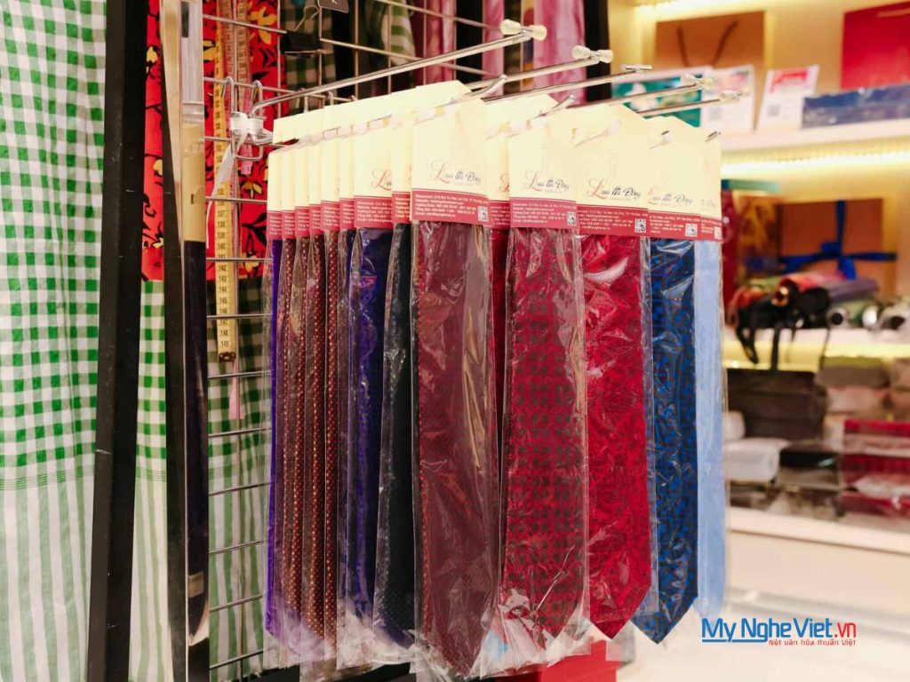 Cà vạt lụa Hà Đông