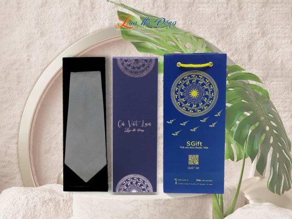 Cravat lụa trơn màu xám nhạt MNV-CRVPT85