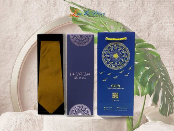 Cravat lụa trơn màu vàng MNV-CRVPT85