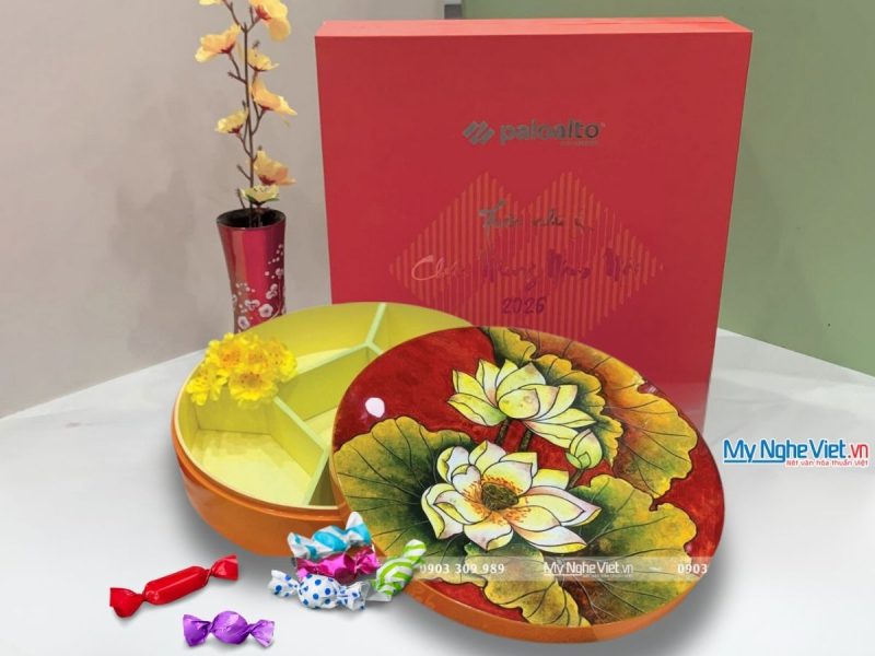 Quà tặng cao cấp - Hộp Mứt Tết Sơn Mài Vẽ Sen Cao Cấp - Ảnh 2