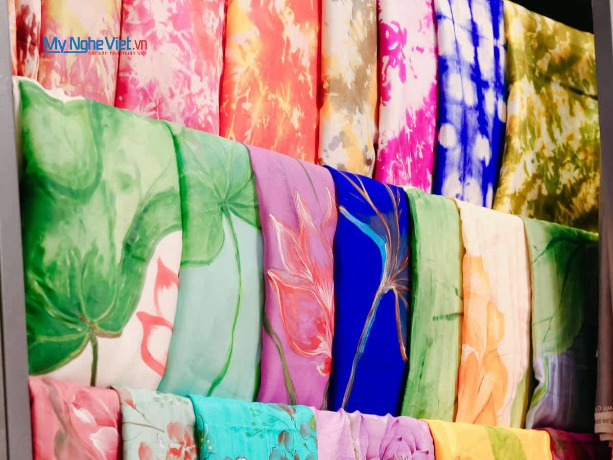 Khăn Lụa Vẽ Sen