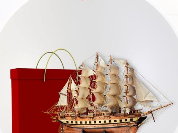 France II Ship Model with Red Gift Box SGTB026