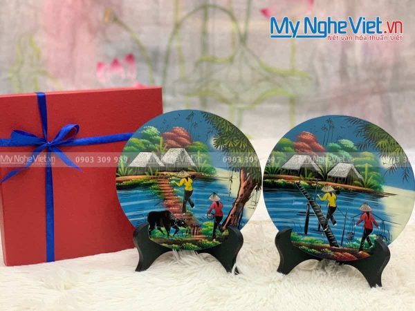 Tranh Đĩa Sơn Mài Cảnh Đồng Quê Nền Xanh Nước Biển TD20-2