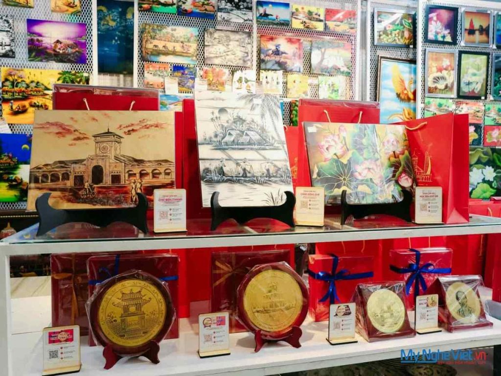 Tranh đồng để bàn