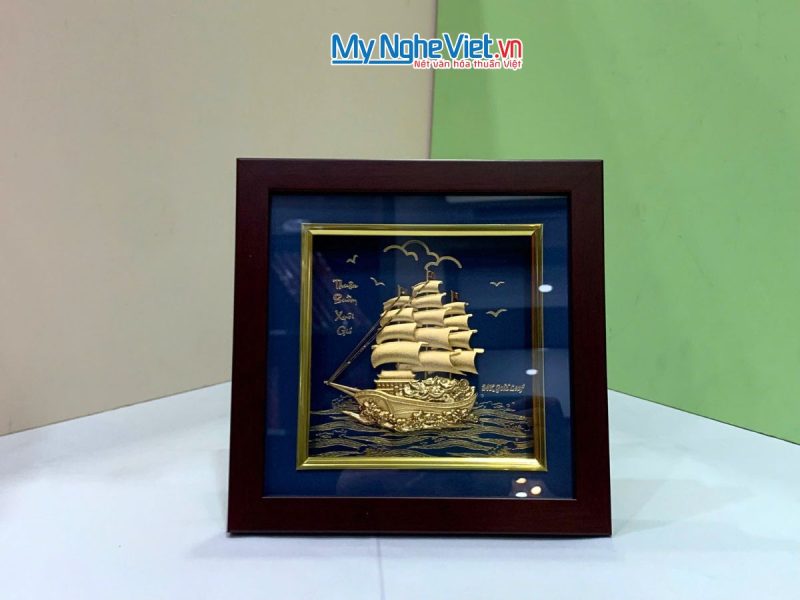 Tranh thuyền buồm dát vàng nền xanh