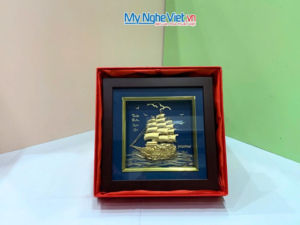 Tranh thuyền buồm dát vàng nền xanh