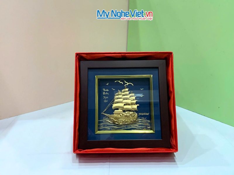 Tranh thuyền buồm dát vàng nền xanh