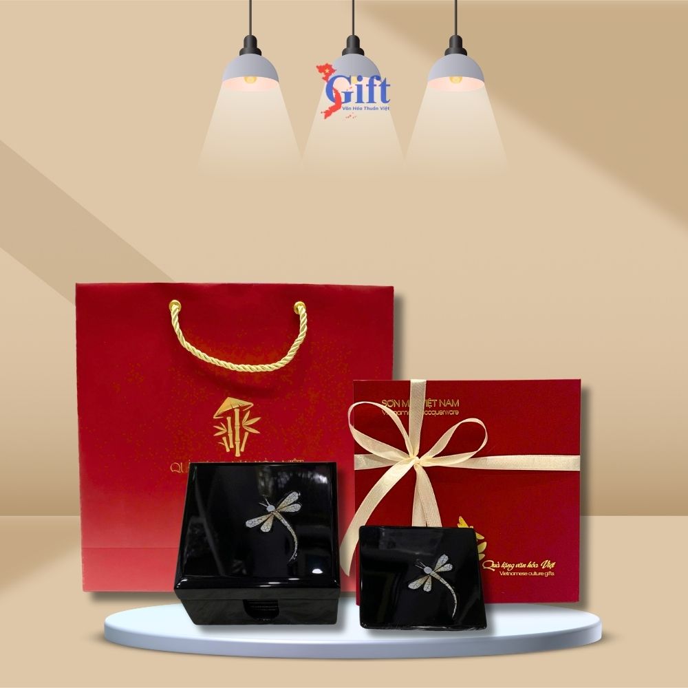 đế lót ly cẩn trứng chuồn chuồn nền đen