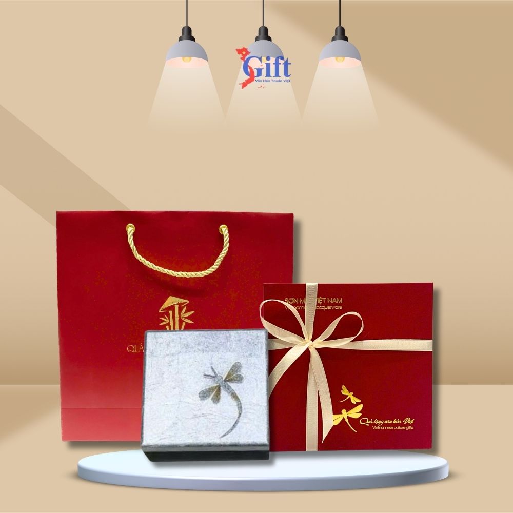 đế lót ly cẩn trứng chuồn chuồn nền bạc