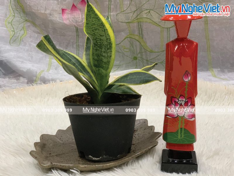 Tượng Cô Gái Áo Dài Việt Nam Sơn Mài Hoa Sen Cao 25cm - Ảnh 2