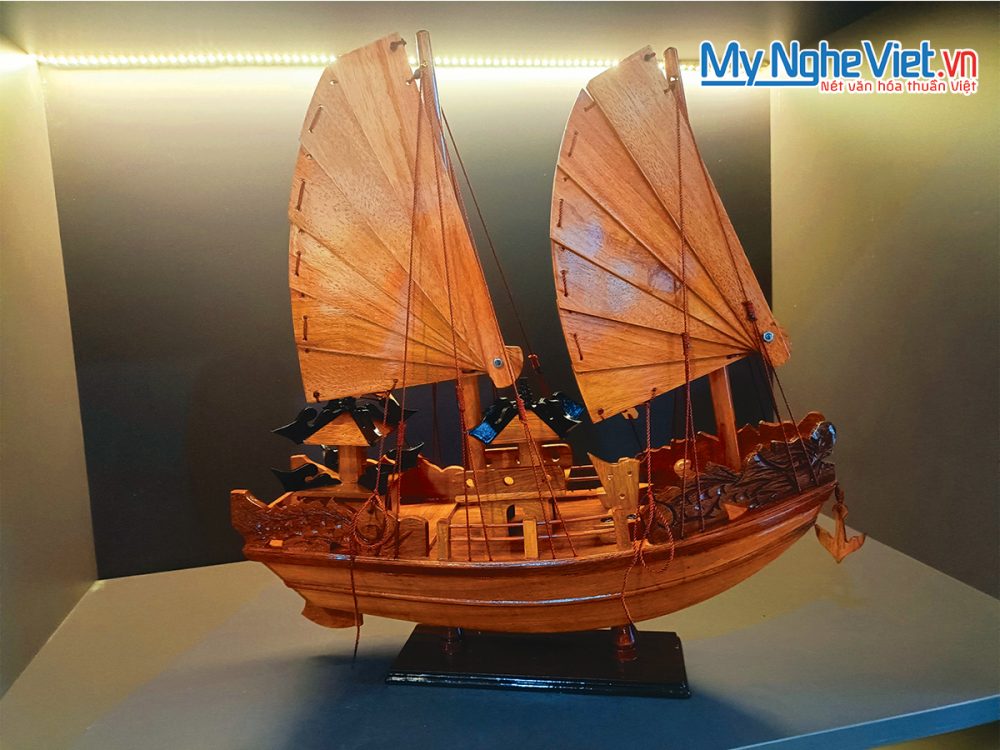 Mô Hình Thuyền Buồm Rồng Vịnh Hạ Long Gỗ Hương Thân 40cm MNV-TB16/GH