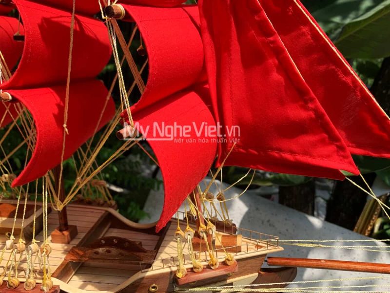Mô hình thuyền buồm phong thủy France II 40cm buồm đỏ MNV-TB026-3