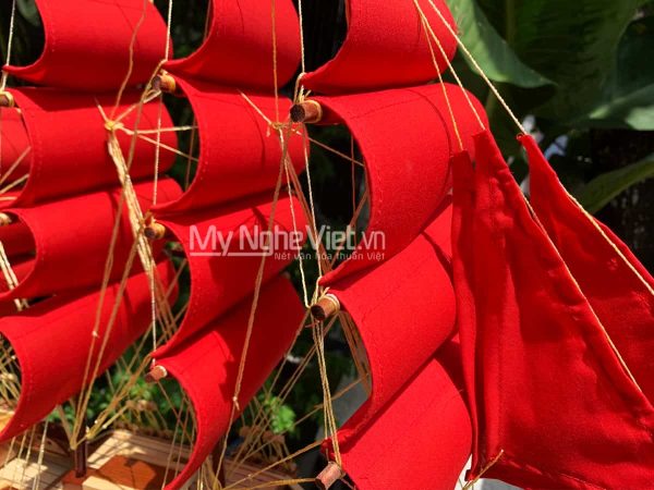 Mô hình thuyền buồm phong thủy France II 40cm buồm đỏ MNV-TB026-3