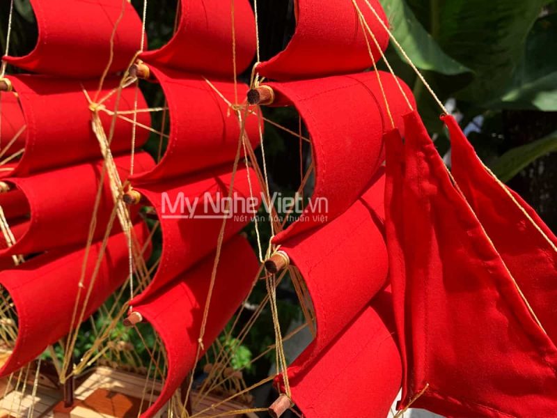 Mô hình thuyền buồm phong thủy France II 40cm buồm đỏ MNV-TB026-3