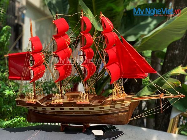 Mô hình thuyền buồm phong thủy France II 40cm buồm đỏ MNV-TB026-3