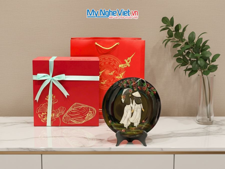 Tranh đĩa Cô Gái cẩn trứng chìm cao cấp