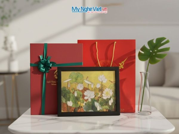 Tranh Sơn Mài Hoa Sen Và Hộp Quà Tặng Cao Cấp
