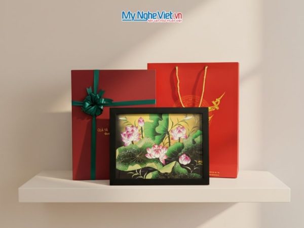 Tranh Sơn Mài Hoa Sen Và Hộp Quà Tặng Cao Cấp