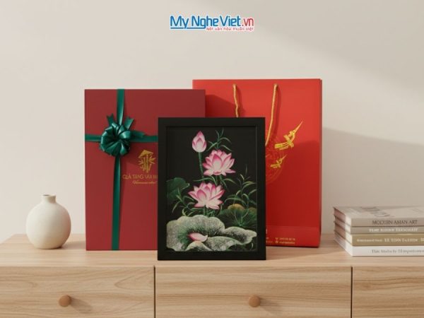 Tranh Sơn Mài Hoa Sen Và Hộp Quà Tặng Cao Cấp