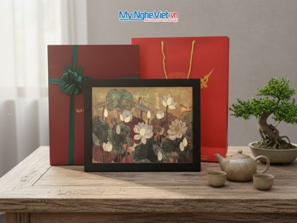 Tranh Sơn Mài Hoa Sen Và Hộp Quà Tặng Cao Cấp