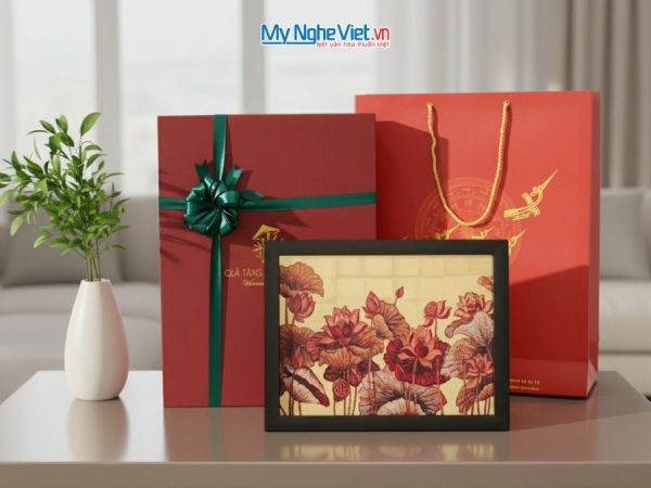 Tranh Sơn Mài Hoa Sen Và Hộp Quà Tặng Cao Cấp