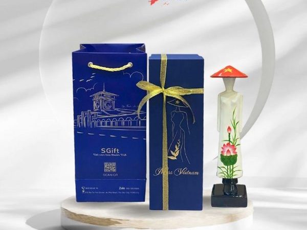 Tượng Sơn Mài Cô Gái Áo Dài Việt Nam