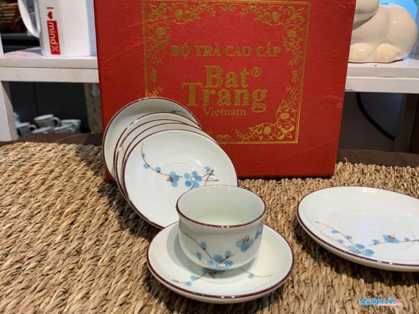Bình trà Bát Tràng men kem vẽ đào xanh