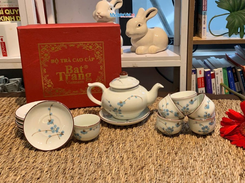Bình trà, ấm chén Bát Tràng men kem vẽ đào xanh MNV-HBT1223.5
