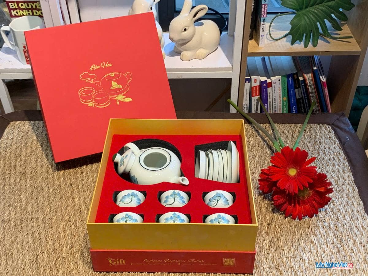 Bình trà tròn thấp men kem vẽ sen