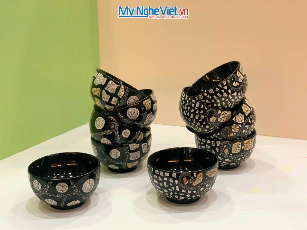 Chén sơn mài cẩn vỏ trứng
