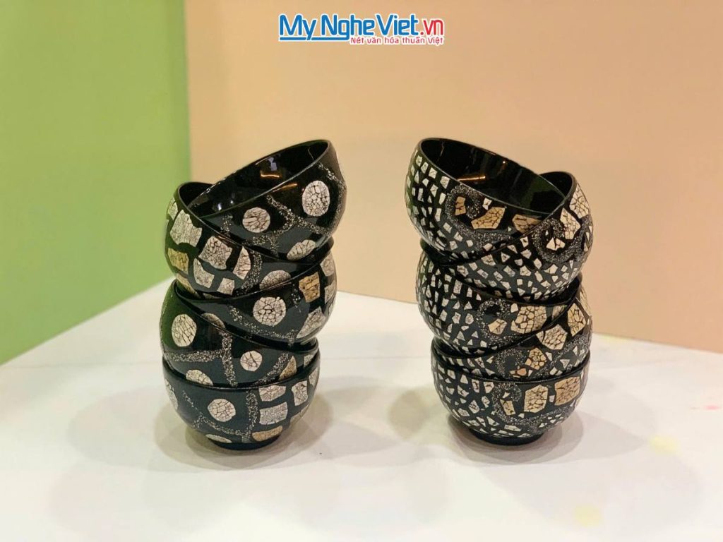 Chén sơn mài cẩn vỏ trứng