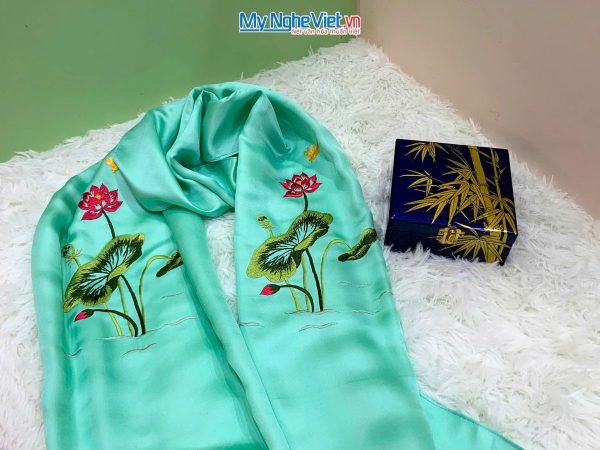 Quà Tặng Hộp Sơn Mài Lá Trúc & Khăn Lụa Thêu Sen