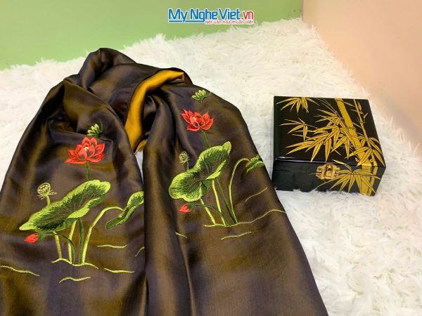 Quà Tặng Hộp Sơn Mài Lá Trúc & Khăn Lụa Thêu Sen