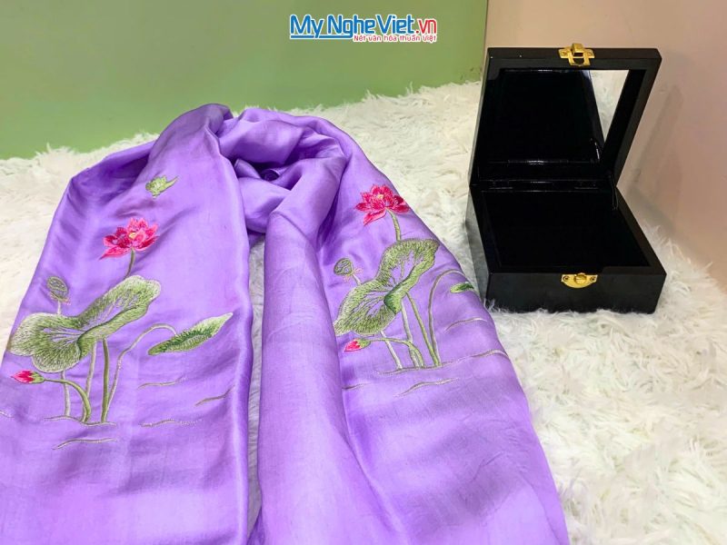 Quà Tặng Hộp Sơn Mài & Khăn Lụa Hà Đông Họa Tiết Hoa Sen CBMNV-LNL45180/1 - Ảnh 2