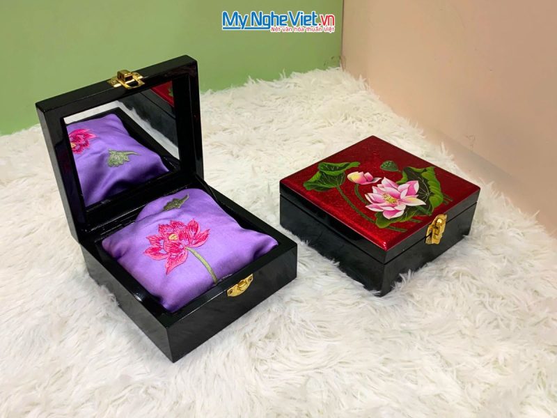 Quà Tặng Hộp Sơn Mài & Khăn Lụa Thêu Tay họa Tiết Hoa Sen