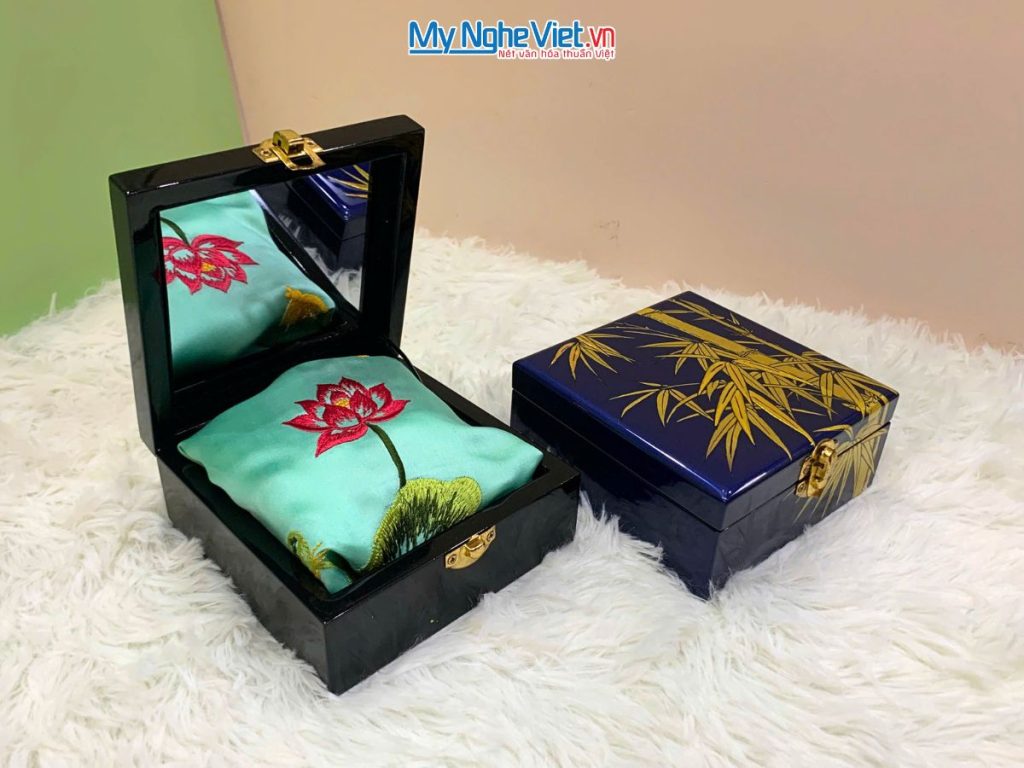 Quà Tặng Hộp Sơn Mài Lá Trúc & Khăn Lụa Thêu Sen