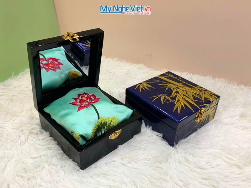 Quà Tặng Hộp Sơn Mài Lá Trúc & Khăn Lụa Thêu Sen