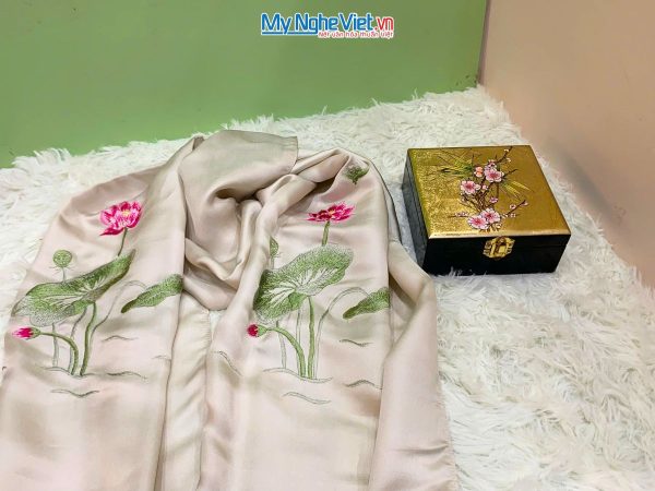 Quà Tặng Hộp Sơn Mài Hoa Đào & Khăn Lụa Thêu Sen