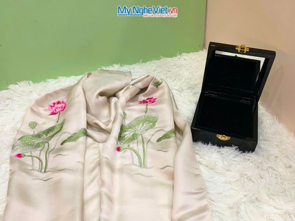 Quà Tặng Hộp Sơn Mài Hoa Đào & Khăn Lụa Thêu Sen