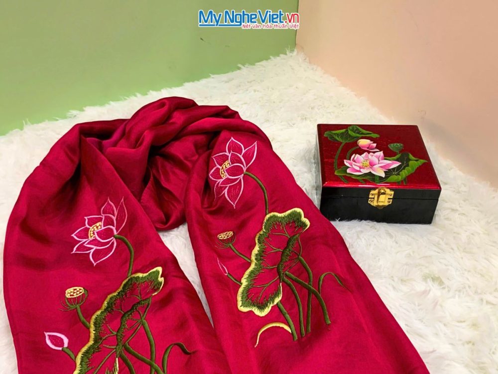 Quà Tặng Hộp Sơn Mài & Khăn Lụa Hà Đông Họa Tiết Hoa Sen