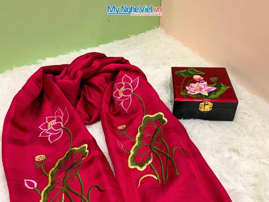 Quà Tặng Hộp Sơn Mài & Khăn Lụa Hà Đông Họa Tiết Hoa Sen