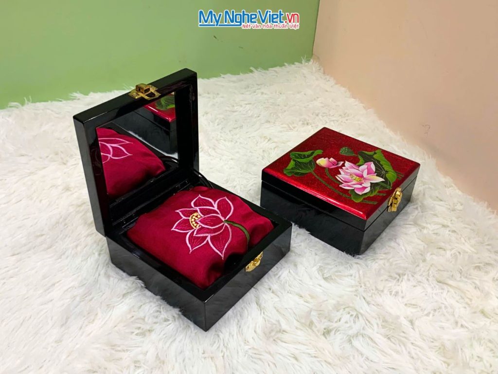 Quà Tặng Hộp Sơn Mài & Khăn Lụa Hà Đông Họa Tiết Hoa Sen