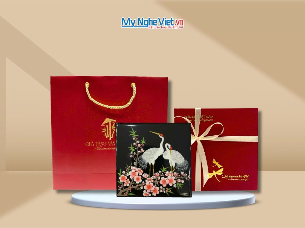 Đế Lót Ly sơn mài vuông vẽ cò đào & Hộp quà tặng cao cấp