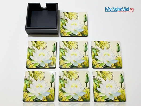 Đế Lót Ly sơn mài vuông hoa sen trắng nền trắng